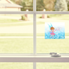 Das Fenster-Bild der kleinen Schnullerfee ist von beiden Seiten gut sichtbar. Sowohl dein Kind kann es bestaunen, als auch die Schnullerfee kann es von außen ghut sehen. 